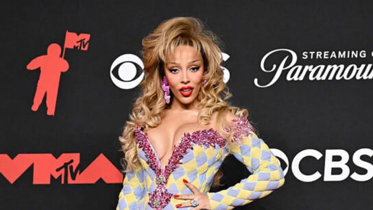 Viral η Doja Cat: Έφαγε το κραγιόν της στα MTV VMAs