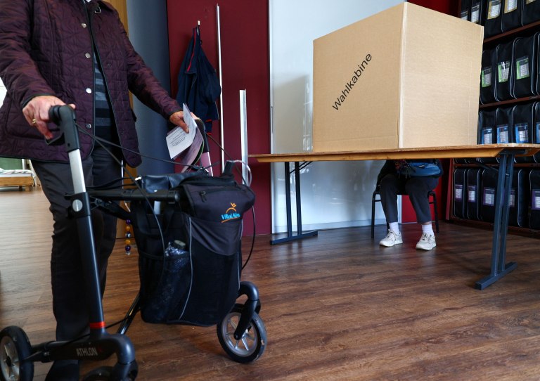 Νικητές οι Χριστιανοδημοκράτες στη Βόρεια Ρηνανία-Βεστφαλία  Η ακροδεξιά AfD τριπλασίασε τα ποσοστά της