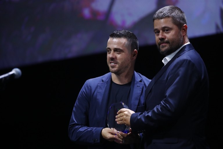 Βραβεία ΠΣΑΠΠ: Ο Βιεϊρίνια τιμήθηκε από τον Γκαγκάτση για την προσφορά του στο ποδόσφαιρο (vids)