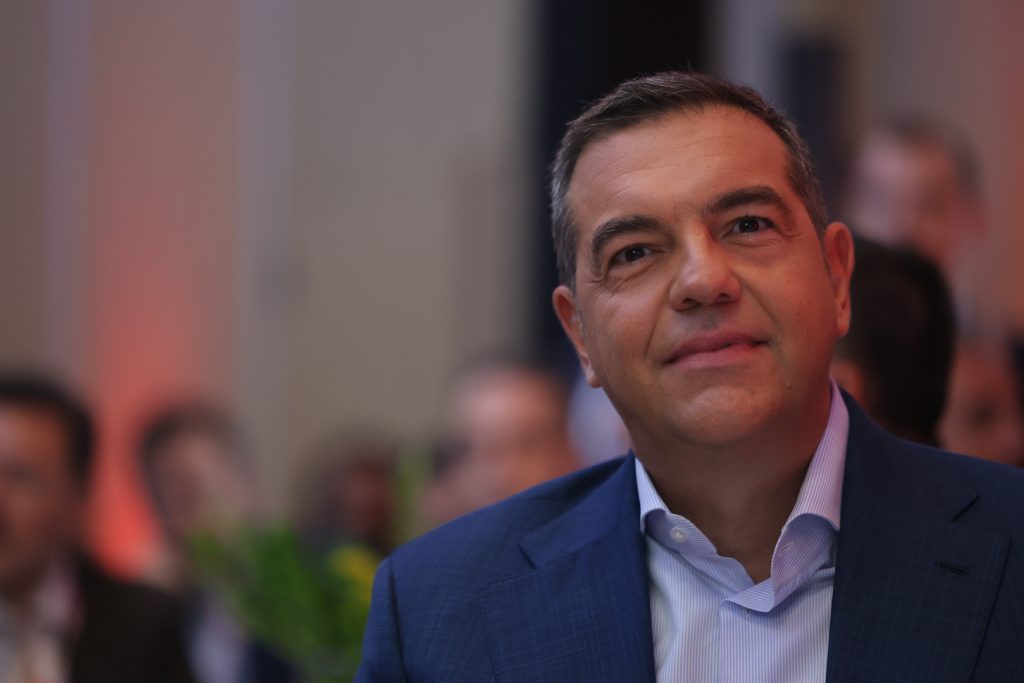 Τσίπρας: Δεν υπάρχει μόνο η Ελλάδα των κομματικών στελεχών με τις επιδοτούμενες πόρσε από τον ΟΠΕΚΕΠΕ