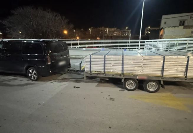 Θεσσαλονίκη: Έκρυβε σε τρέιλερ με κουφώματα χιλιάδες λαθραία τσιγάρα  Σύλληψη 59χρονου