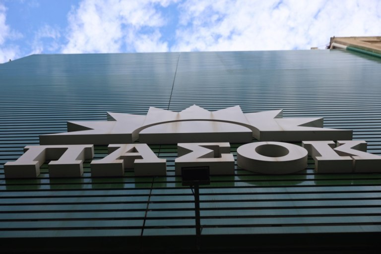 ΠΑΣΟΚ: Ο αγώνας δρόμου μεταξύ Κέντρου και Αριστεράς