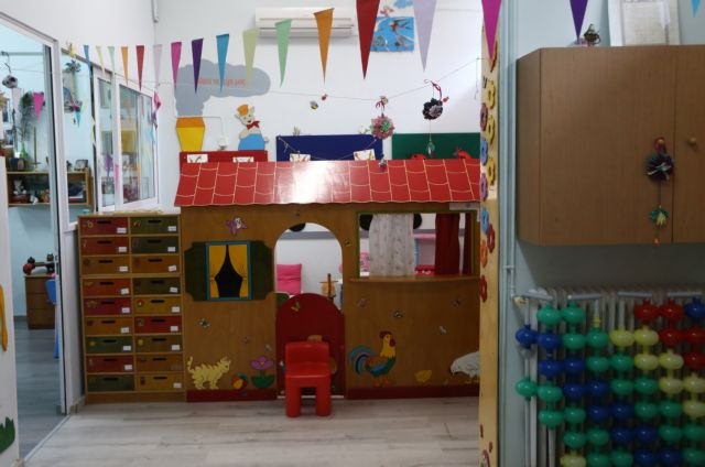 Αυλώνας: Το παιδί φοβάται και έχει ανασφάλεια, λέει η γιαγιά του 2χρονου που κακοποιήθηκε από ιδιοκτήτη βρεφονηπιακού