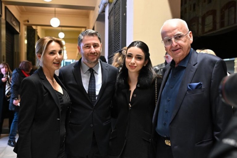 Στο Παλλάς ο Ανδρουλάκης: Η μουσική του Αντώνη Καλογιάννη συνεχίζει να εμπνέει και να δίνει φωνή σε ιδέες και οράματα