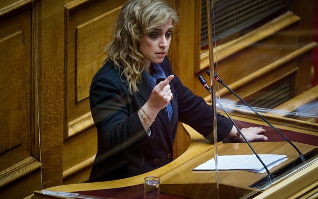 Επεισόδιο Χρηστίδου - Μπάρκα στη Βουλή: "Αν ξαναγελάσεις όταν μιλάω θα σου σπάσω τα μούτρα"