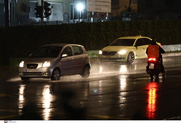 Κακοκαιρία: Ισχυρή καταιγίδα χτύπησε στην Αττική  Πού θα βρέξει τις επόμενες ώρες