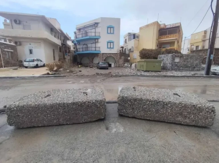 Κακοκαιρία Erminio: Καταστροφές στην Παλαιοχώρα Χανίων  Η θάλασσα μπήκε στα καταστήματα