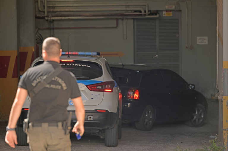 Βοιωτία: Σε αργία τέθηκε η 62χρονη που έθαψε τη μητέρα της  Ερωτήματα για την ξαφνική επίσκεψή της στο ΚΕΠ