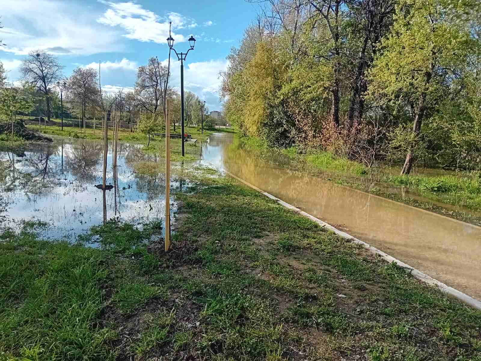 Προληπτικά μέτρα στον Πηνειό  Κλειστές δίοδοι λόγω υπερχείλισης