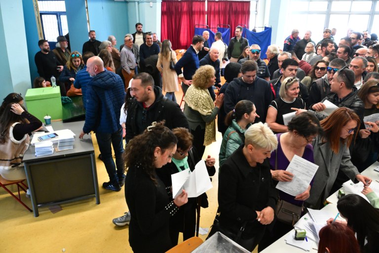 Σε εξέλιξη οι εσωκομματικές εκλογές στο ΠΑΣΟΚ για το συνέδριο  Τα πρώτα μηνύματα