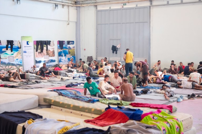 Κρήτη: Το αδιαχώρητο στα κέντρα μεταναστών  Για επικίνδυνες συνθήκες προειδοποιούν οι λιμενικοί