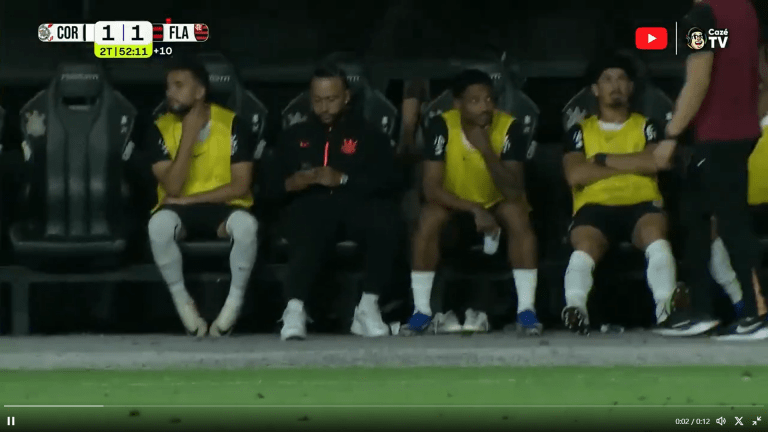 Απίθανα πράγματα: Ο Ντεπάι έπαιζε με το κινητό του την ώρα του αγώνα της Κορίνθιανς (vid)