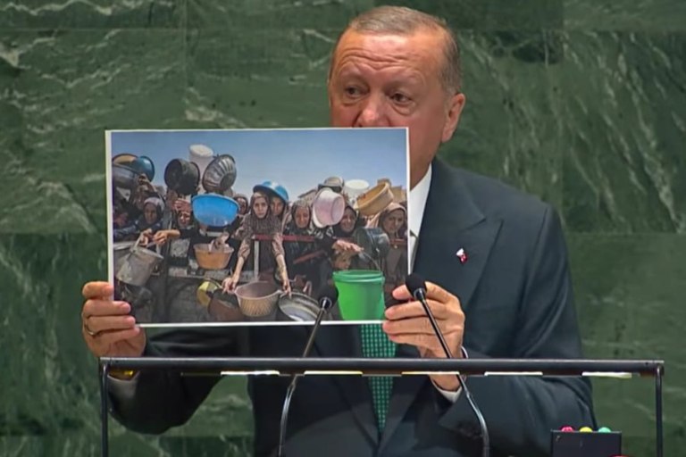 Ερντογάν: Θέλουμε να δούμε το Αιγαίο ως βάση ανάπτυξης και ειρήνης  Υπάρχουν δύο κράτη στην Κύπρο