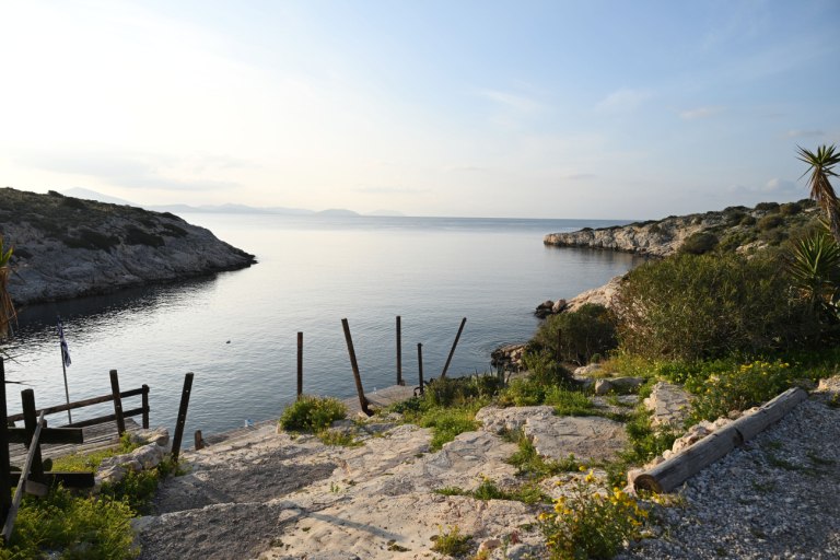 Βουλιαγμένη: Σβήνουν οι ελπίδες για τον 34χρονο δύτη που παρασύρθηκε στο πηγάδι του διαβόλου