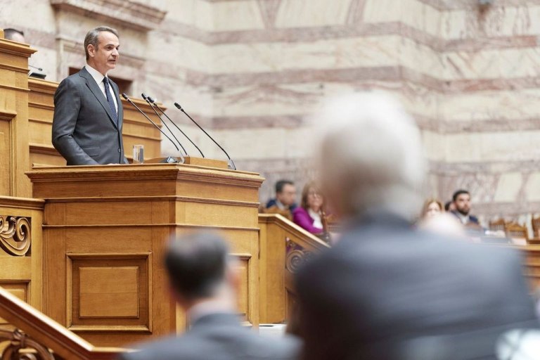 Κυβέρνηση: Φυγή προς τη