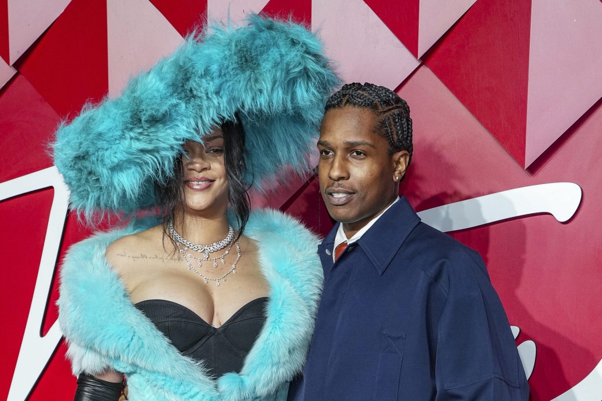 Επίθεση στο σπίτι της Ριάνα, ενώ η τραγουδίστρια βρισκόταν μέσα  Συνελήφθη η 30χρονη που πυροβολούσε επανειλημμένα