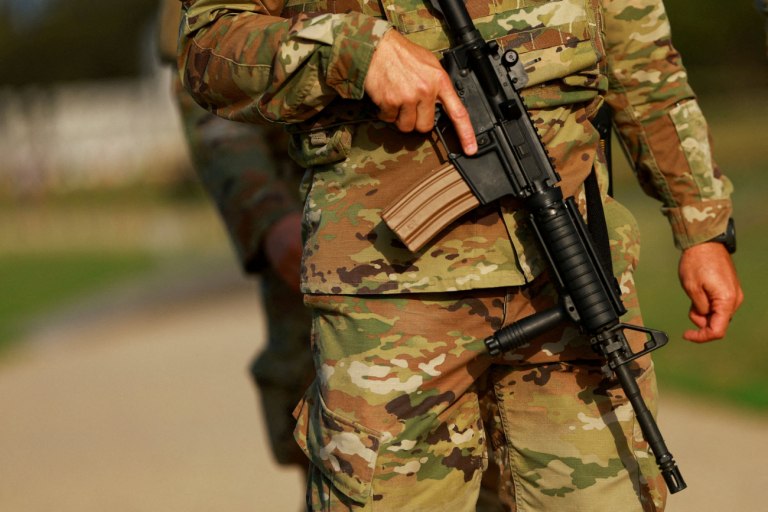 Το Νόμο περί Εξέγερσης είναι έτοιμος να επικαλεστεί ο Τραμπ για να αναπτύξει την εθνοφρουρά [βίντεο]