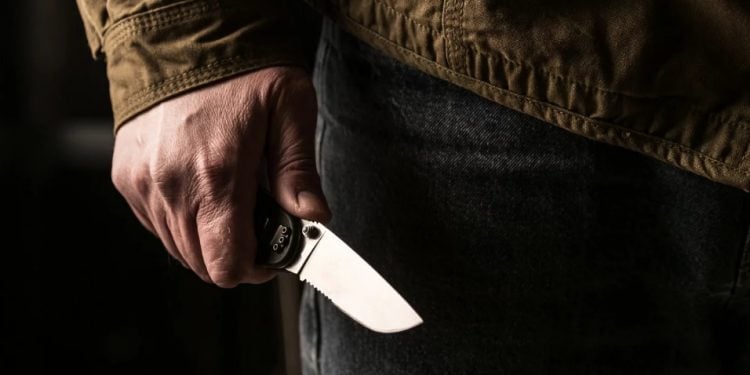 Πάτρα: Εισέβαλε με μαχαίρι στο σπίτι της πρώην συζύγου του και την απειλούσε  Τον ακινητοποίησαν αστυνομικοί