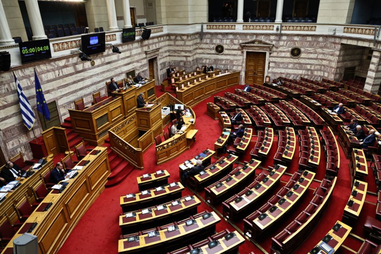 Πολιτική κόντρα για ΟΠΕΚΕΠΕ και υβριδικούς πυρηνικούς αντιδραστήρες  Πυρά από ΠΑΣΟΚ και ΣΥΡΙΖΑ