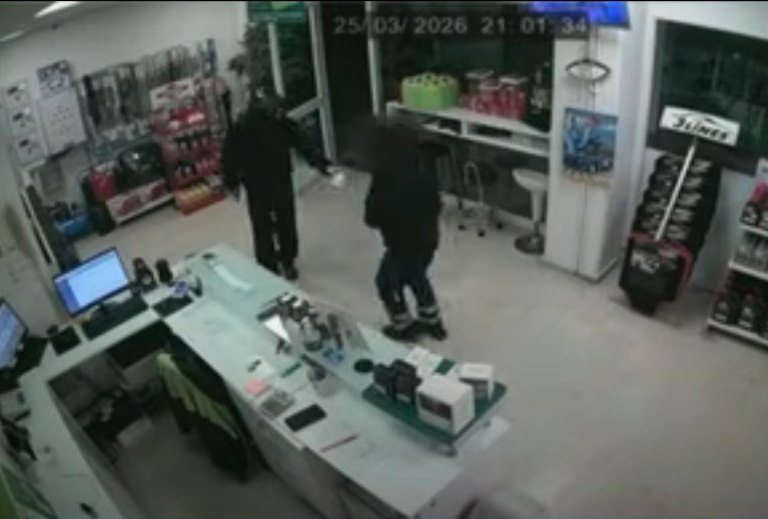 Αγρίνιο: Ληστεία σε πρατήριο βενζίνης  Άφαντος ο δράστης  Βίντεο ντοκουμέντο
