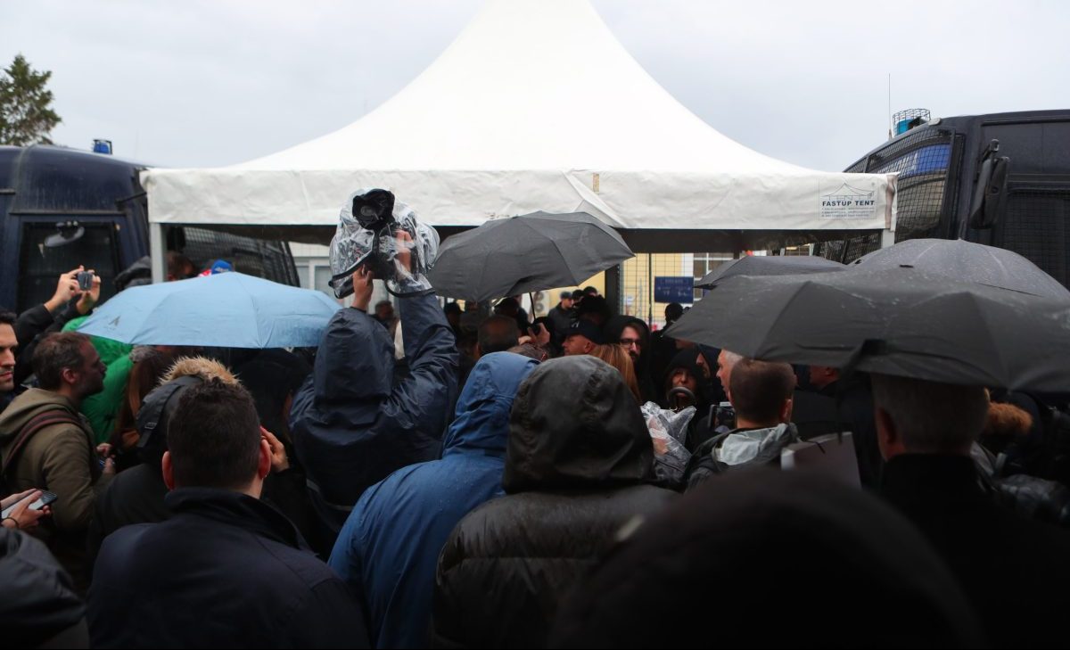 Δίκη για τα Τέμπη: Η εισαγγελέας πρότεινε την απόρριψη του αιτήματος για κάμερες  Εντάσεις και νέα δικάσιμος τη Μ. Δευτέρα, με ασθενοφόρο αποχώρησε ο Ρούτσι