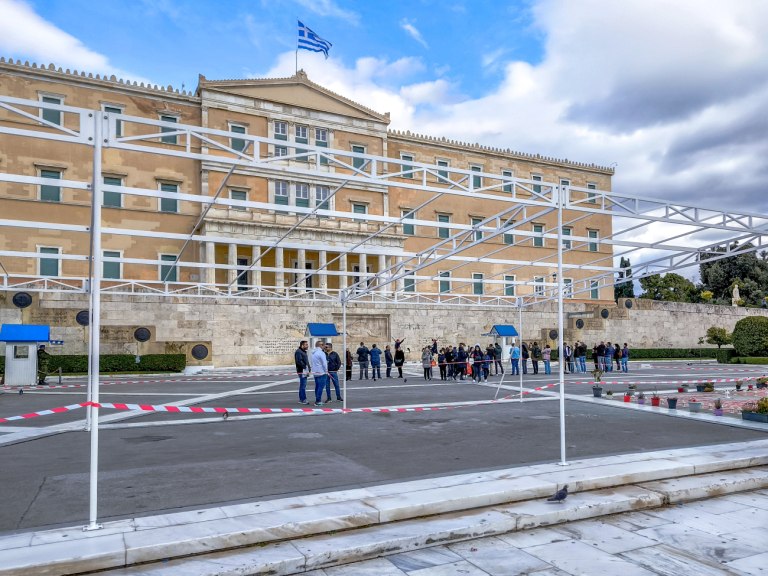 25η Μαρτίου: Κυκλοφοριακές ρυθμίσεις για τη στρατιωτική παρέλαση στο Σύνταγμα  Κλειστό από τις 8 το Μετρό στο Σύνταγμα