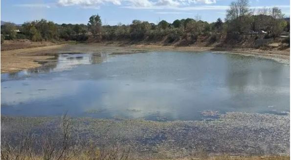 Λειψυδρία: Στερεύει η τεχνητή λίμνη της Λιβάδας στο Θραψανό  Αποκαρδιωτικές εικόνες