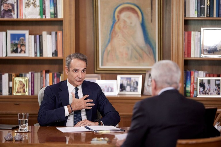 Συνέντευξη Μητσοτάκη με την ακρίβεια σε πρώτο πλάνο