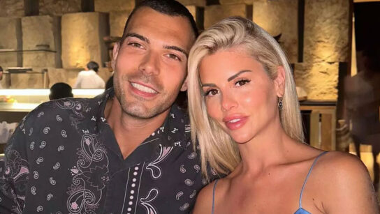 Κώστας Σλούκας: Το φιλί στη σύζυγό του, Μαρία Δαρσινού και την κόρη τους μετά τη νίκη της Ελλάδας στο Eurobasket