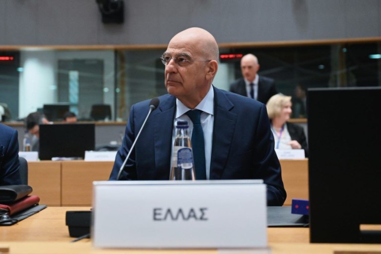 Νίκος Δένδιας: Στις 7