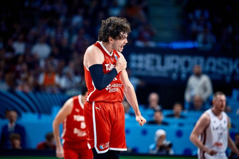 Παίζει ο Οσμάν στον ημιτελικό με την Ελλάδα