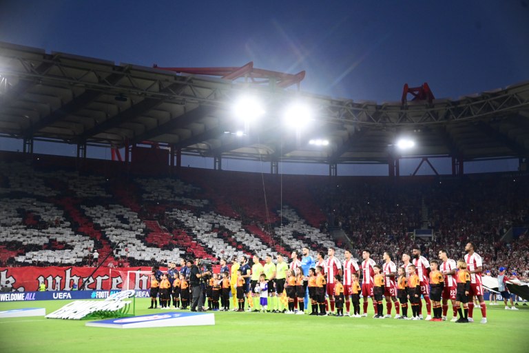 Εντυπωσιακό κορεό στο Καραϊσκάκη, για την επιστροφή του Ολυμπιακού στο Champions League (vid, pics)