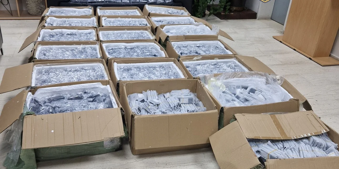 Χίος: Προφυλακίστηκαν οι δύο Τούρκοι που πιάστηκαν με 12.500 κινητά