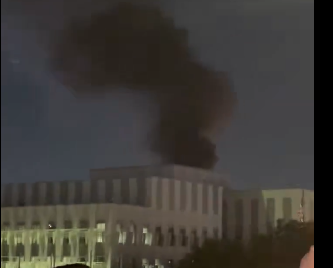 Στις φλόγες το αμερικανικό προξενείο στο Ντουμπάι  Βίντεο από τη στιγμή της επίθεσης με drone