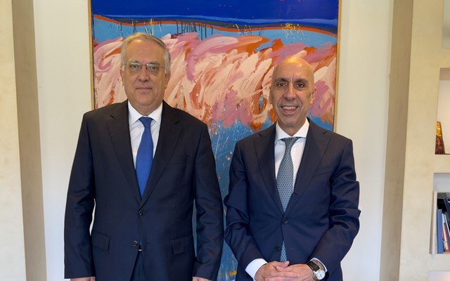 Το νέο παραγωγικό πρότυπο και η θεσμική σταθερότητα στο επίκεντρο της συνάντησης Θεοδωρικάκου  Μπρατάκου