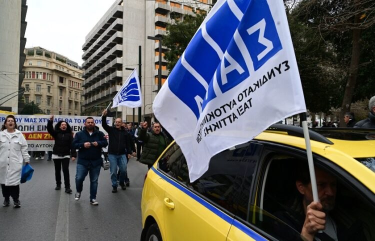 Επιστρέφουν ταξί από αύριο