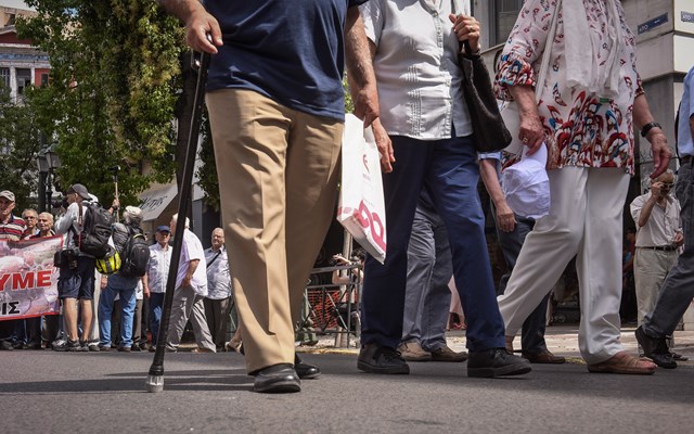 Σχέδιο για διπλή τιμαριθμοποίηση στην Εισφορά Αλληλεγγύης των συνταξιούχων  Τι προκαλεί στις συντάξεις