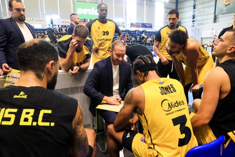 Live το παιχνίδι Άρης  Αμβούργο  Σιάο και Γκάλης στο Nick Galis Hall