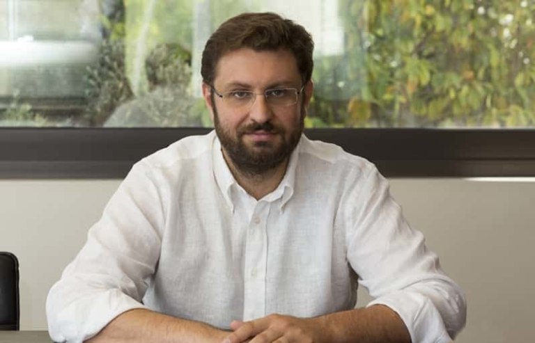 Ζαχαριάδης: Η ΝΔ, αντί να καλέσει τους γαλάζιους κλέφτες, κάλεσε δύο πεθαμένους να καταθέσουν στην Εξεταστική