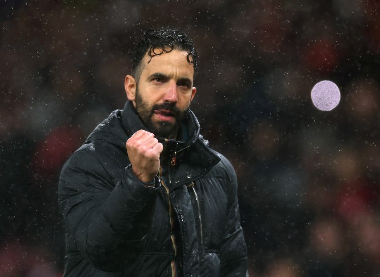 Οι οπαδοί της Γιουνάιτεντ έβγαλαν το καπέλο στον Αμορίμ