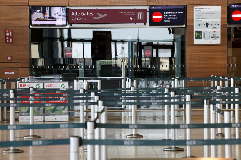 Ο πόλεμος καθηλώνει τα αεροπλάνα  Αλλαγές και ακυρώσεις στις διεθνείς πτήσεις