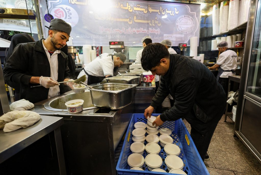 Η κυβέρνηση του Ιράν ανακοίνωσε αύξηση 60% στον κατώτατο μισθό