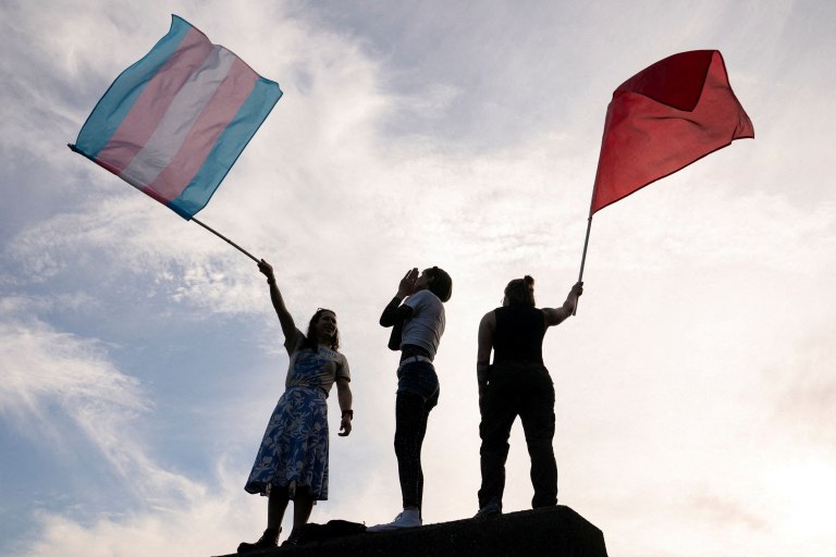 Διεμφυλικά άτομα: Η βία εις βάρος τους έχει αυξηθεί στην ΕΕ από το 2019  Ένα στα τρία έχει δεχθεί επίθεση