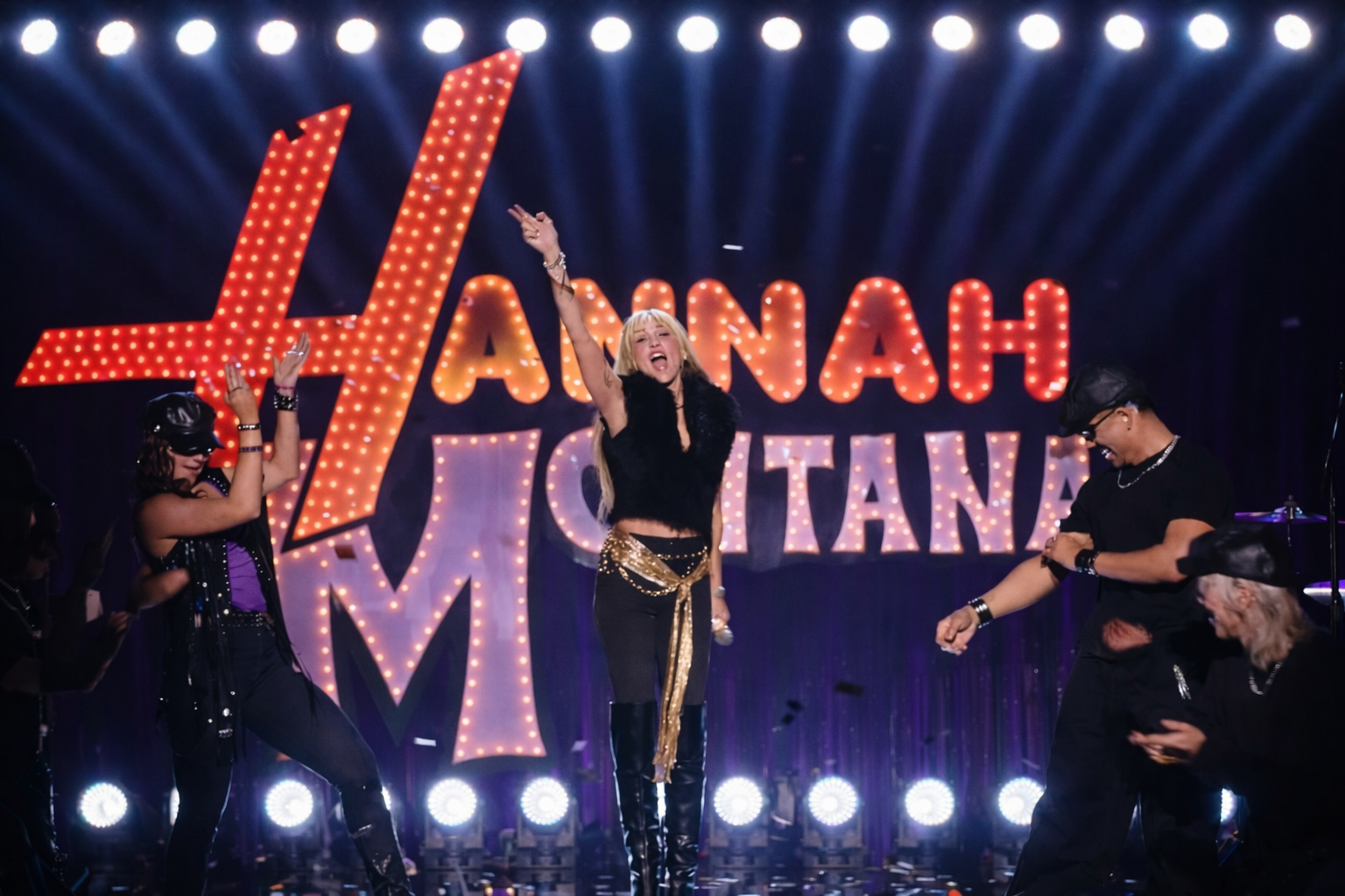 Δύο δεκαετίες μετά: Η Miley Cyrus επιστρέφει στη Χάνα Μοντάνα και σε μια ολόκληρη εποχή