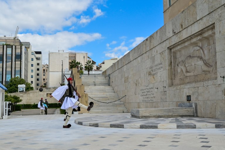 Ο Δένδιας και ο Άγνωστος Στρατιώτης  Η απάντηση μέσω εκκωφαντικής σιωπής