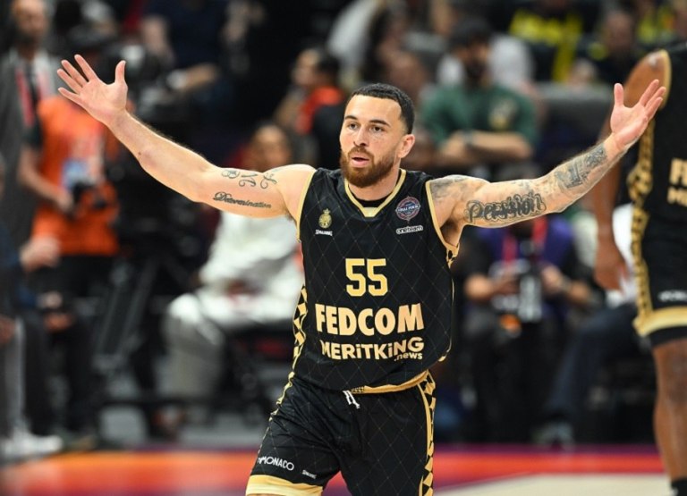 Σε ποιές θέσεις βλέπει ο Μάικ Τζέιμς Ολυμπιακό και Παναθηναϊκό στη Euroleague (vid)