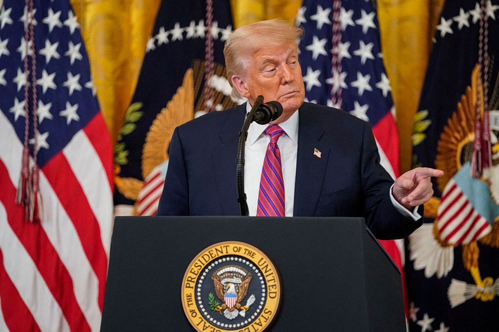 Τραμπ: Πολλές χώρες θα στείλουν πολεμικά πλοία στα Στενά του Ορμούζ