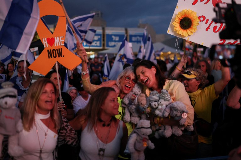 Live  Γάζα: Στις 8 ξεκινά η διαδικασία ανταλλαγής  Το μεσημέρι η σύνοδος στην Αίγυπτο