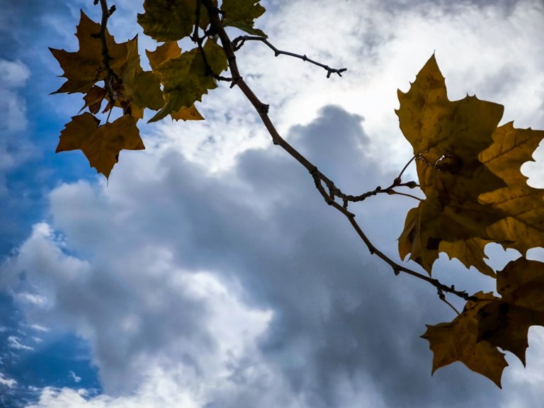 Συννεφιασμένος ο καιρός με