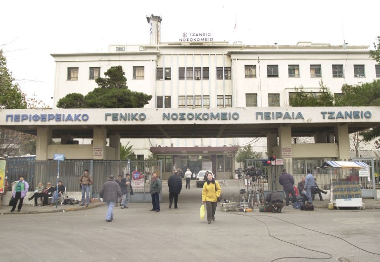 Στο χειρουργείο 81χρονη, έπειτα από επίθεση  Την ξυλοκόπησαν σε σχολή οδηγών